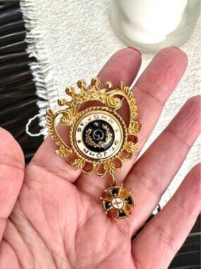 St John Knits Luxury Brooch Logo Goldtone Jewelry Designer
